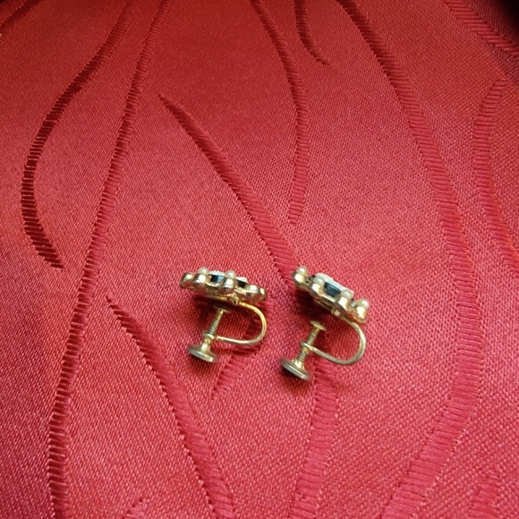 Vintage Cameo Gold Pearl Clip on earrings - Picture 5 of 7